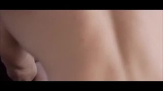 Старается угодить в сексе своей девушке с ее экспериментами